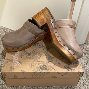 Free People calabasas clogs 38.5 washed taupe NIB